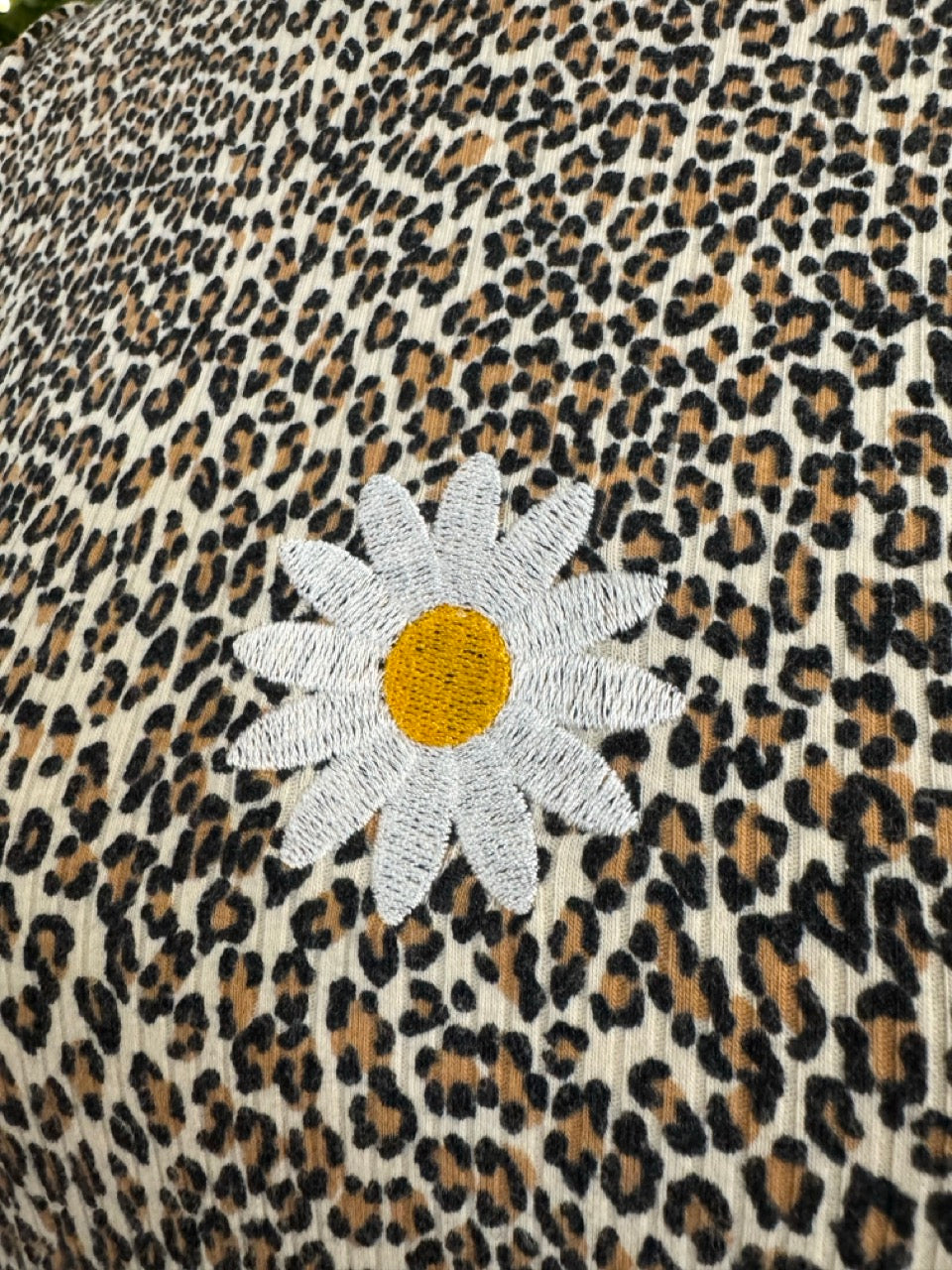 Daisy Cheetah Print Ribbed Tee XL