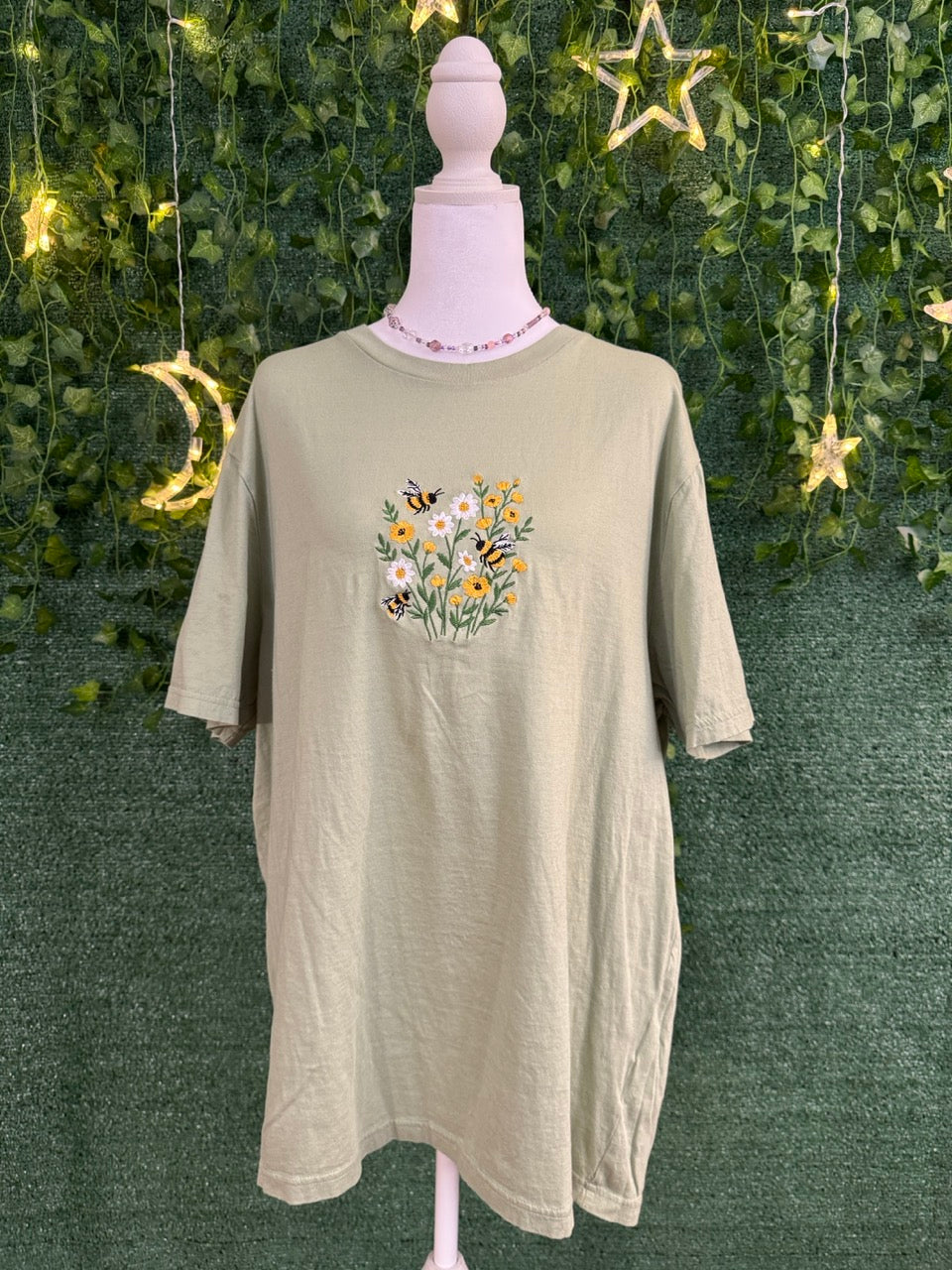 Bees & Flowers Green Tee XL
