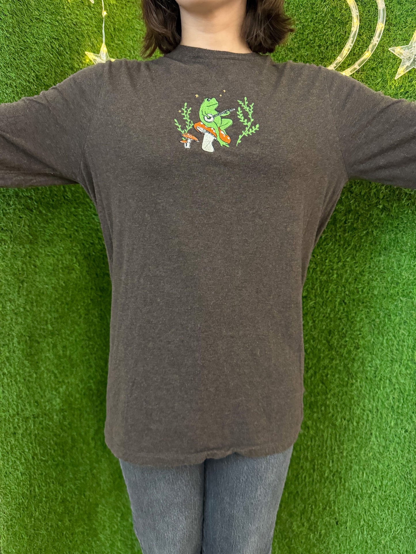 Banjo Frog Brown Long Sleeve M