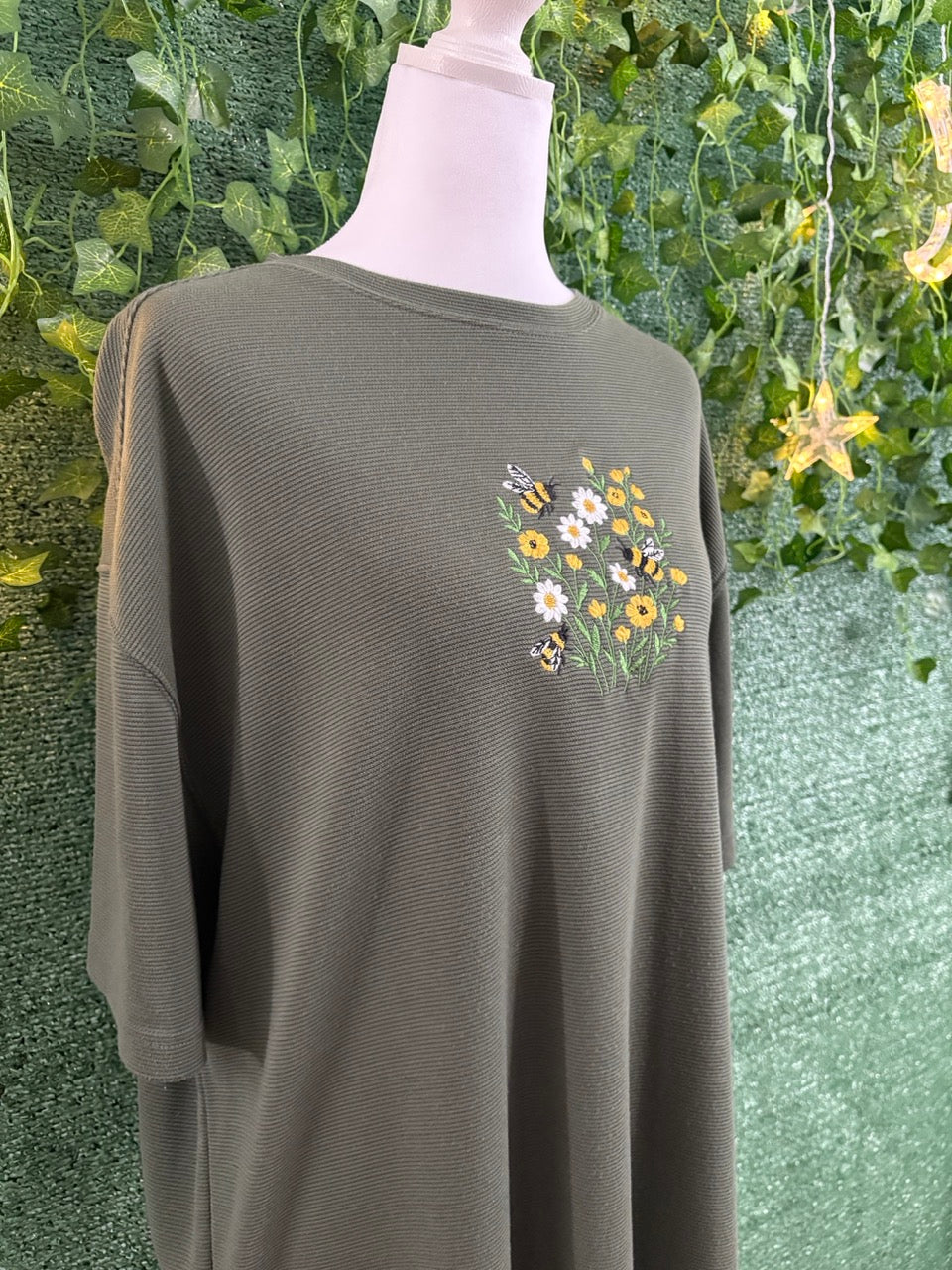 Flowers & Bees Green Textured Tee 2XL