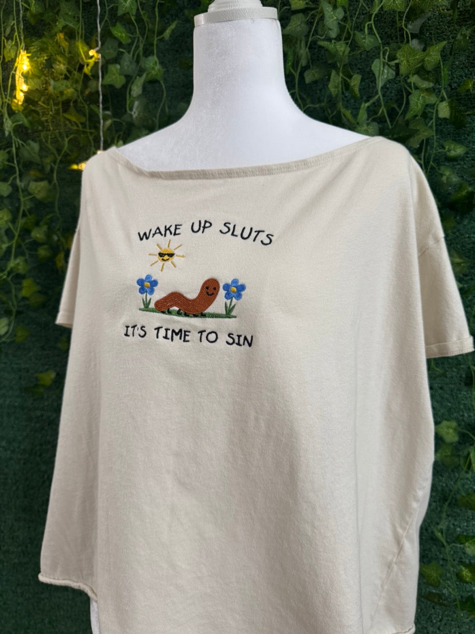 Silly Worm Creme Wide Neck Cropped Tee 2XL