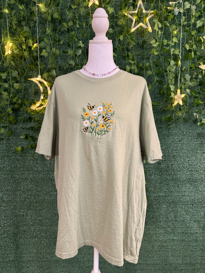 Bees & Flowers Green Tee XL