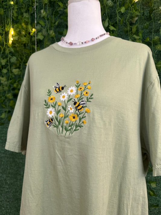 Bees & Flowers Green Tee XL