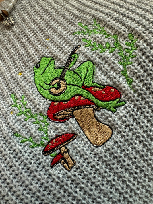 Banjo Frog Grey Sweater M