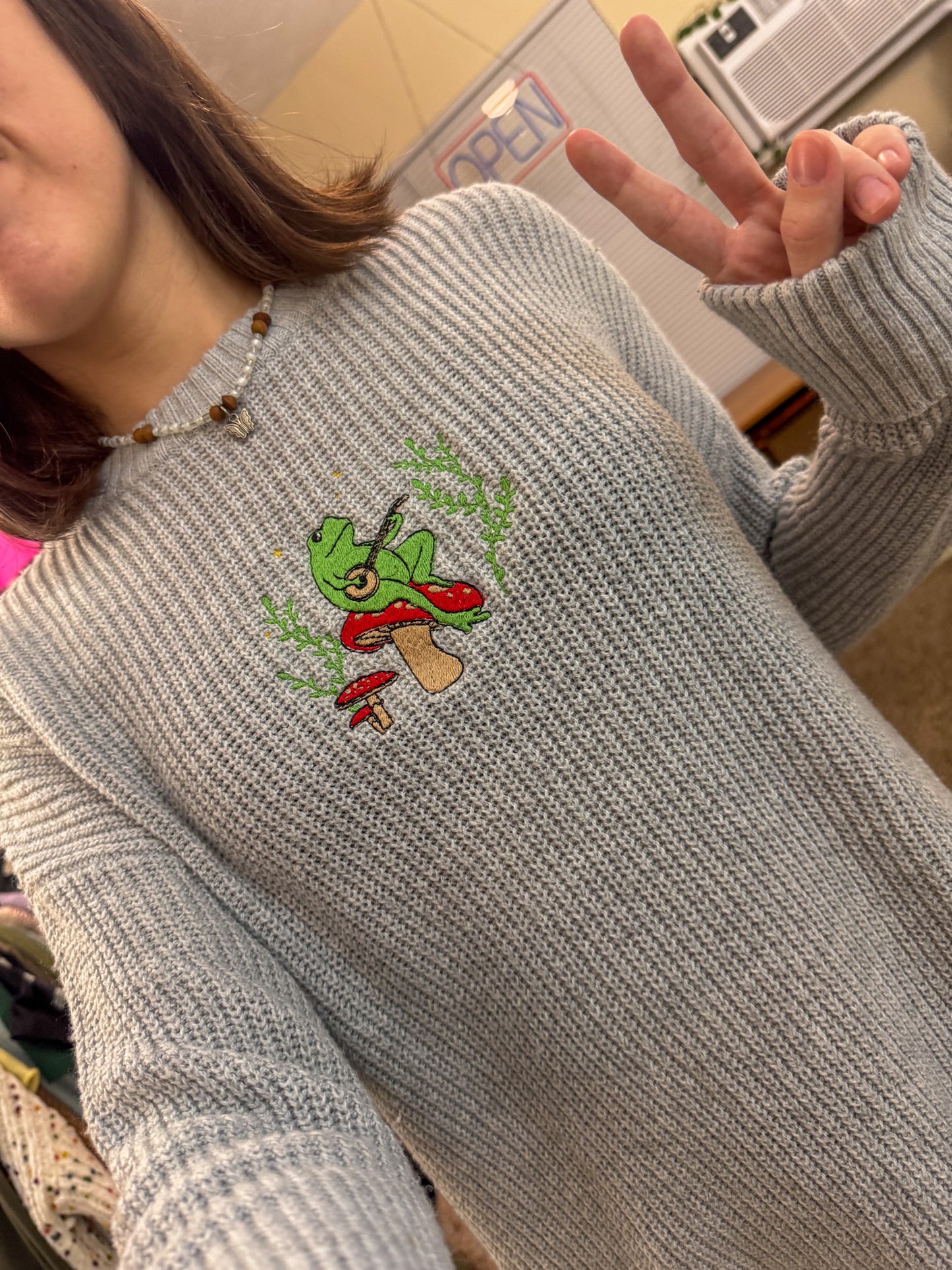 Banjo Frog Grey Sweater M
