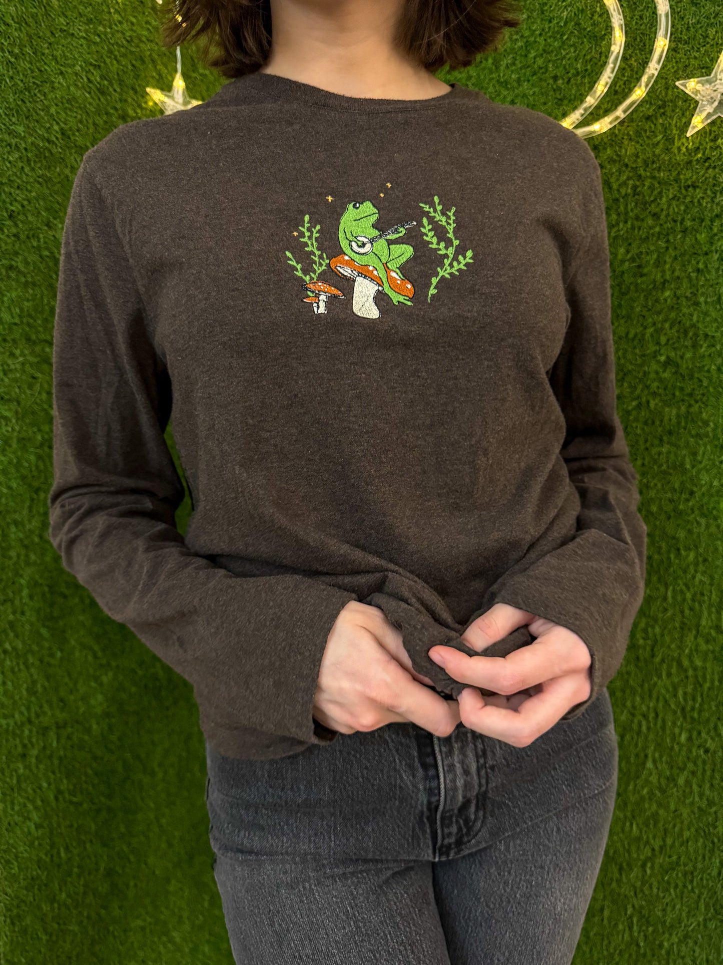 Banjo Frog Brown Long Sleeve M