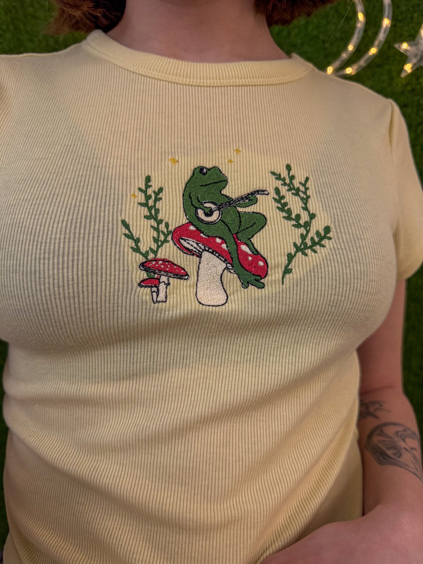 Banjo Frog Yellow Cropped T-Shirt S