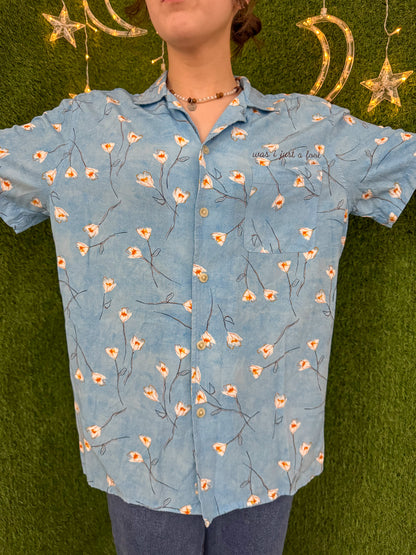 Silver Springs Blue Floral Button Up M