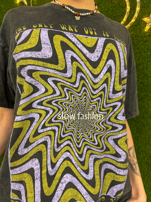 Slow Fashion Wavy Graphic Tee XS