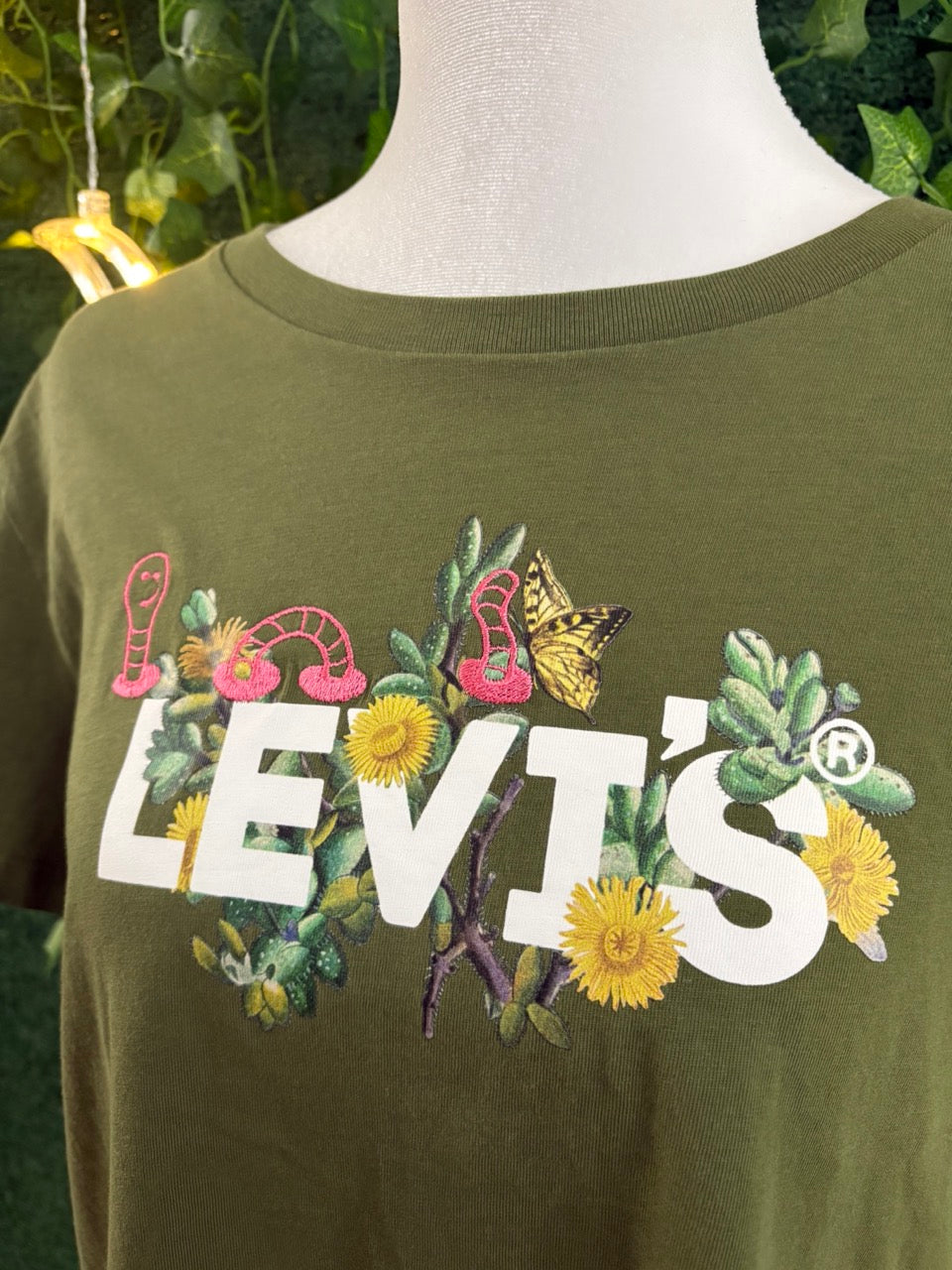 Levi's Flower and Worm Graphic Tee XL