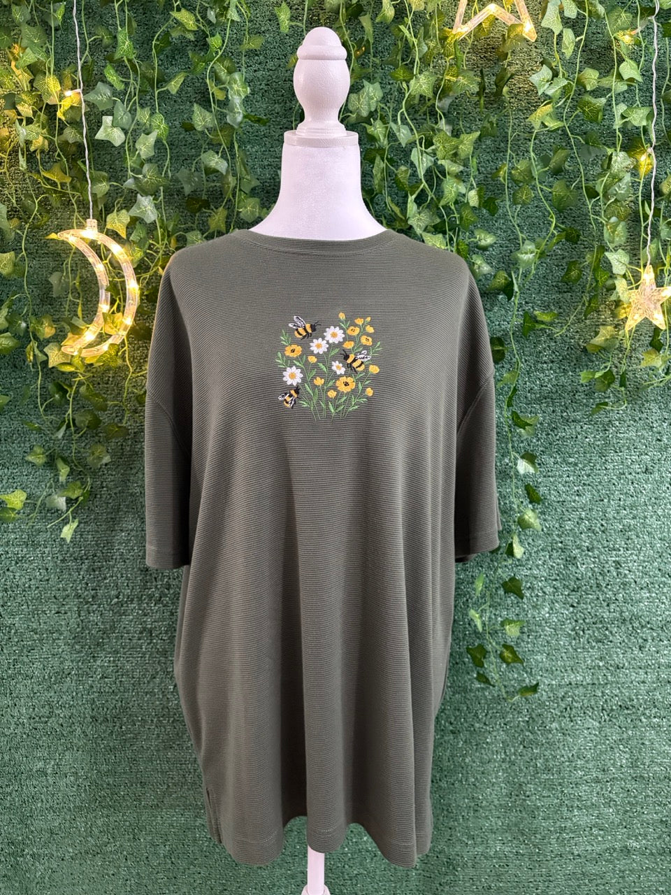 Flowers & Bees Green Textured Tee 2XL