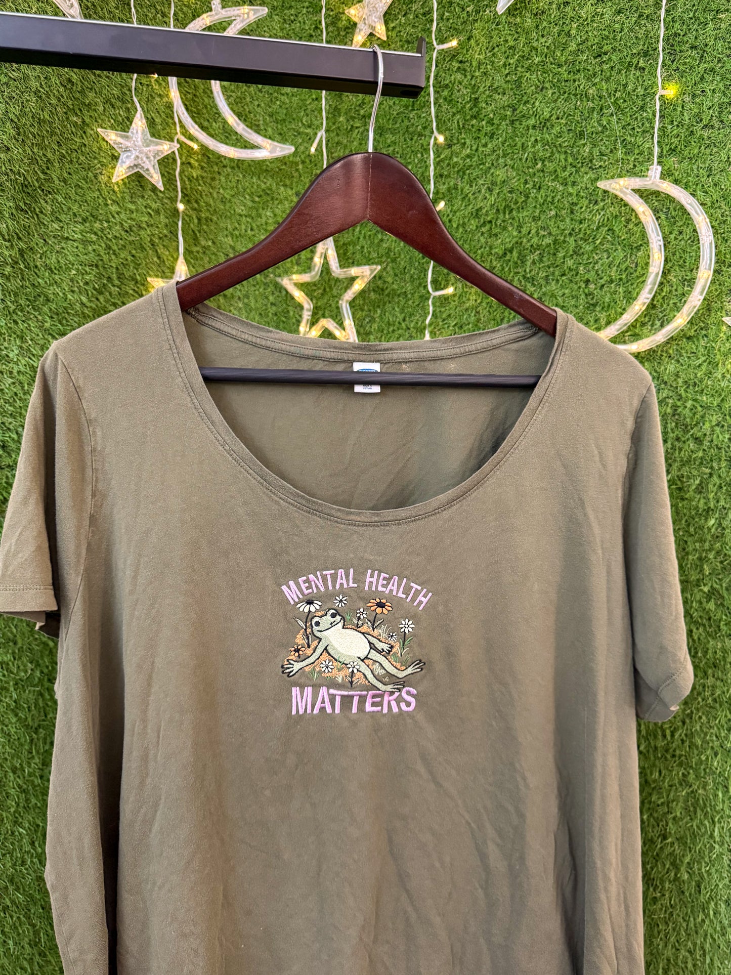 Mental Health Matters Frog Scoop Neck T-Shirt 2XL